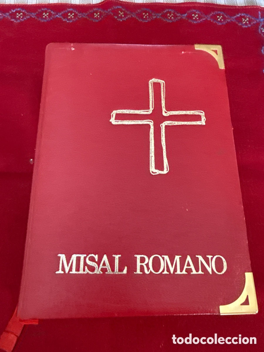 Libros de segunda mano: Misal Romano de altar.