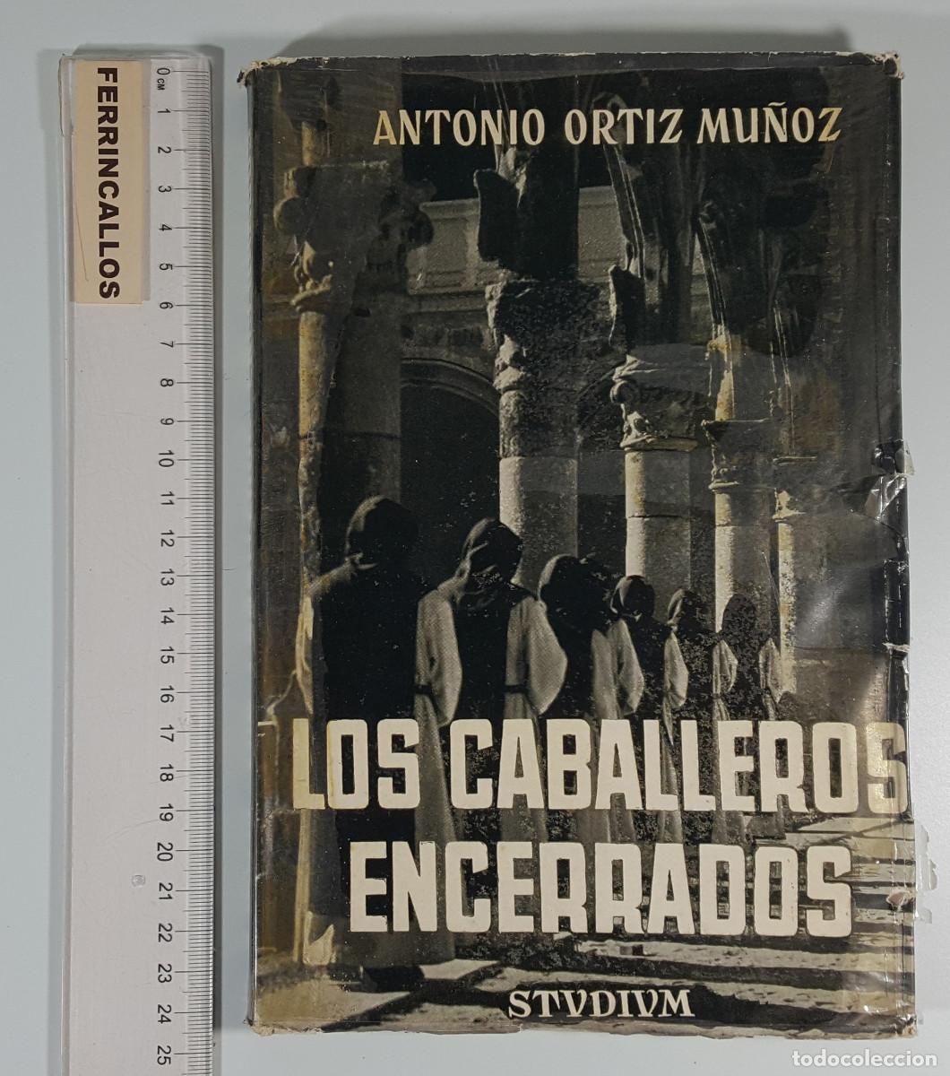 Libros de segunda mano: LOS CABALLEROS ENCERRADOS, ANTONO ORTIZ MU&Ntilde;OZ, DEDICADO POR EL AUTOR, STVDIVM 1961