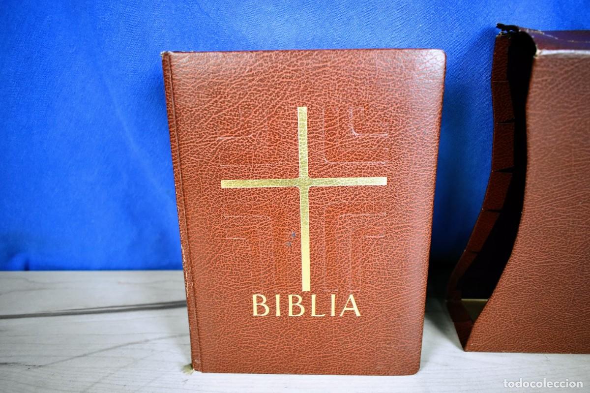 Libros de segunda mano: Sagrada Biblia Editorial Regina con estuche original a&ntilde;o 1970