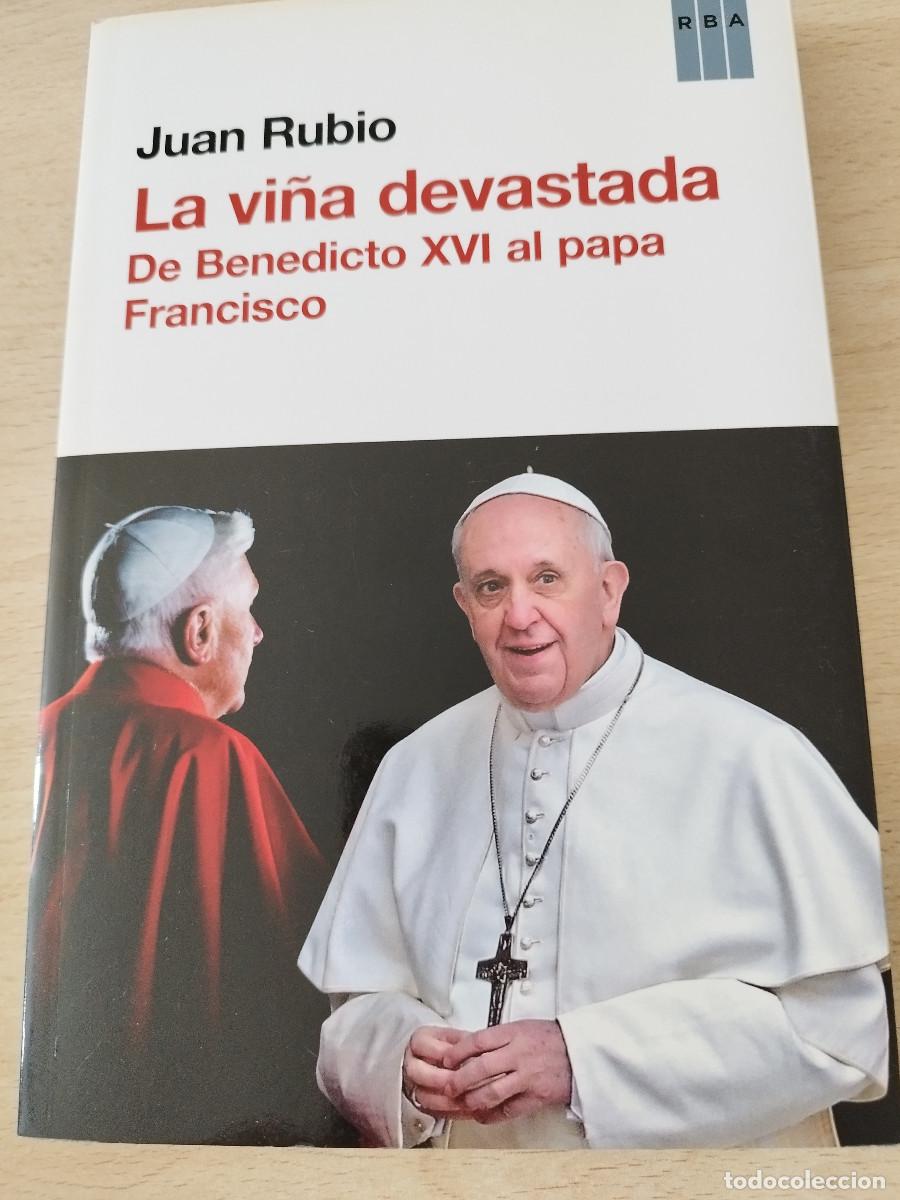 Libros de segunda mano: La vi&ntilde;a devastada De Benedicto XVI al papa Francisco Juan Rubio RBA Primera edici&oacute;n de 2013, tapa bl
