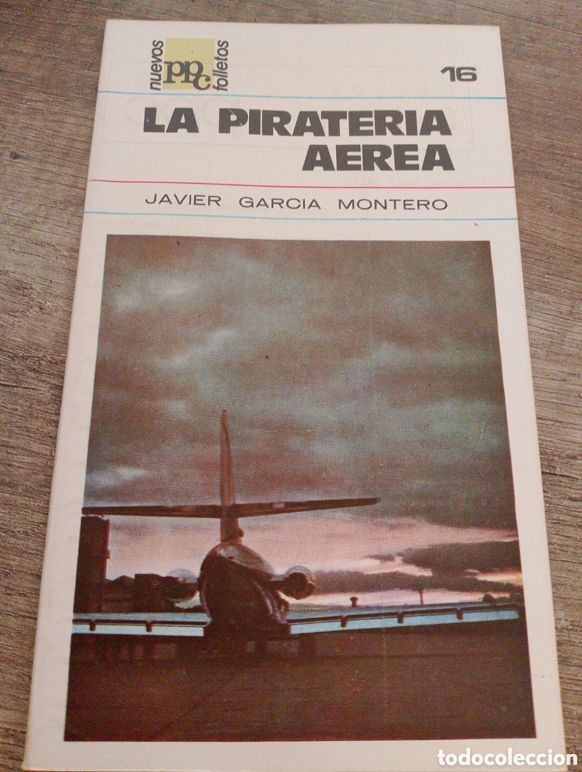 Libros de segunda mano: Libro. Nuevos folletos n.16. La pirateria aerea