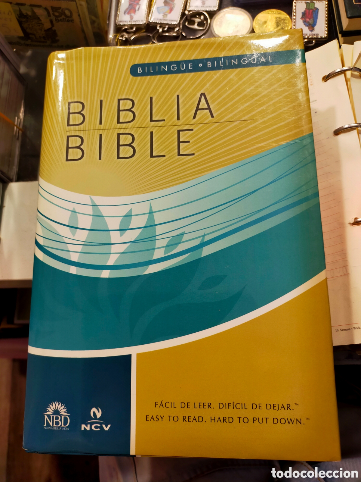 Libros de segunda mano: BIBLIA BIBLE BILINGUE BILINGUAL NBD NCV TAPA DURA CON SOBRECUBIERTA BUEN ESTADO