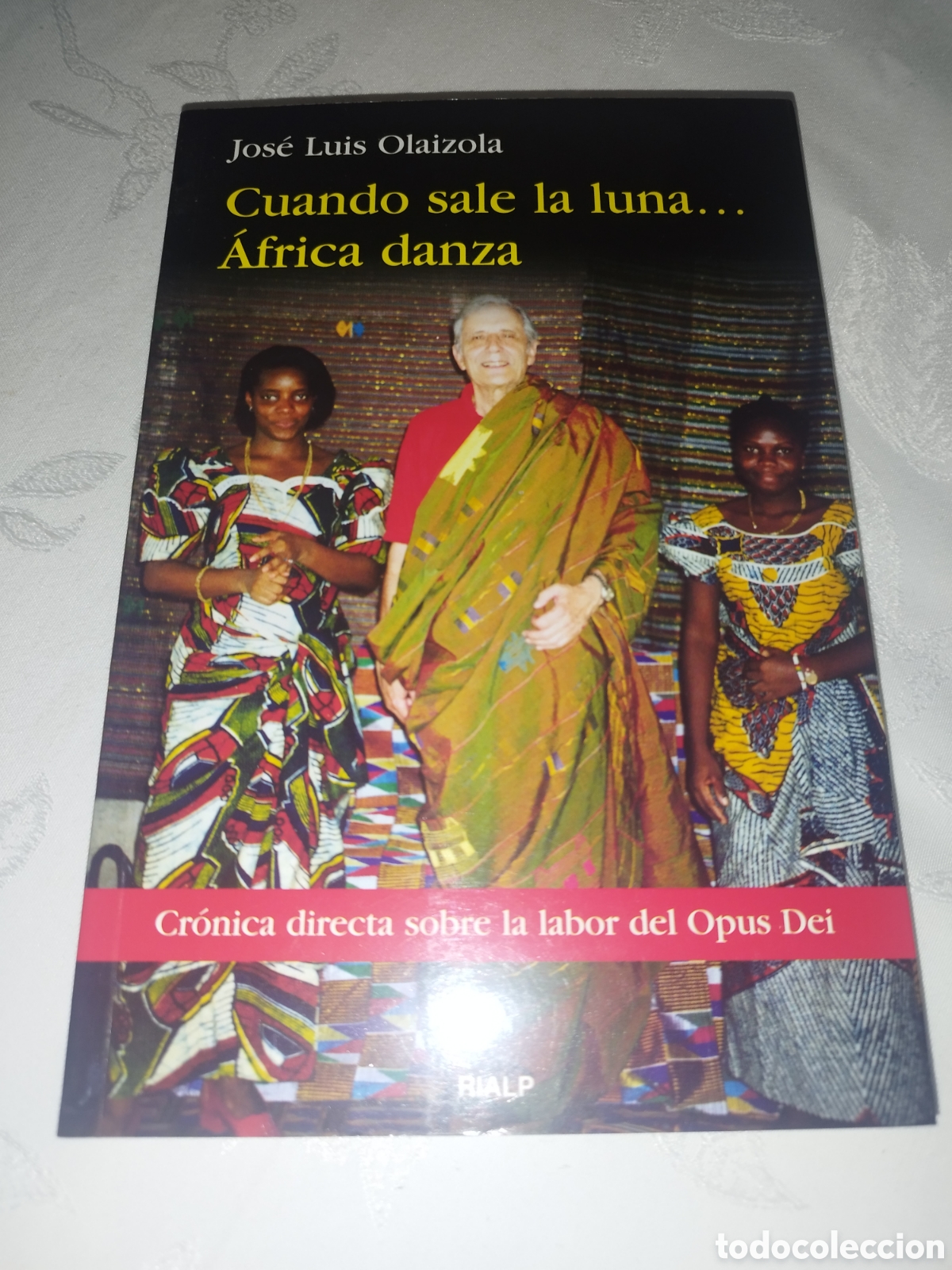 Libros de segunda mano: OLAIZOLA: CUANDO SALE LA LUNA...AFRICA DANZA. CRONICA LABOR OPUS DEI. ED. RIALP, 1999 1.&ordf; EDICION.