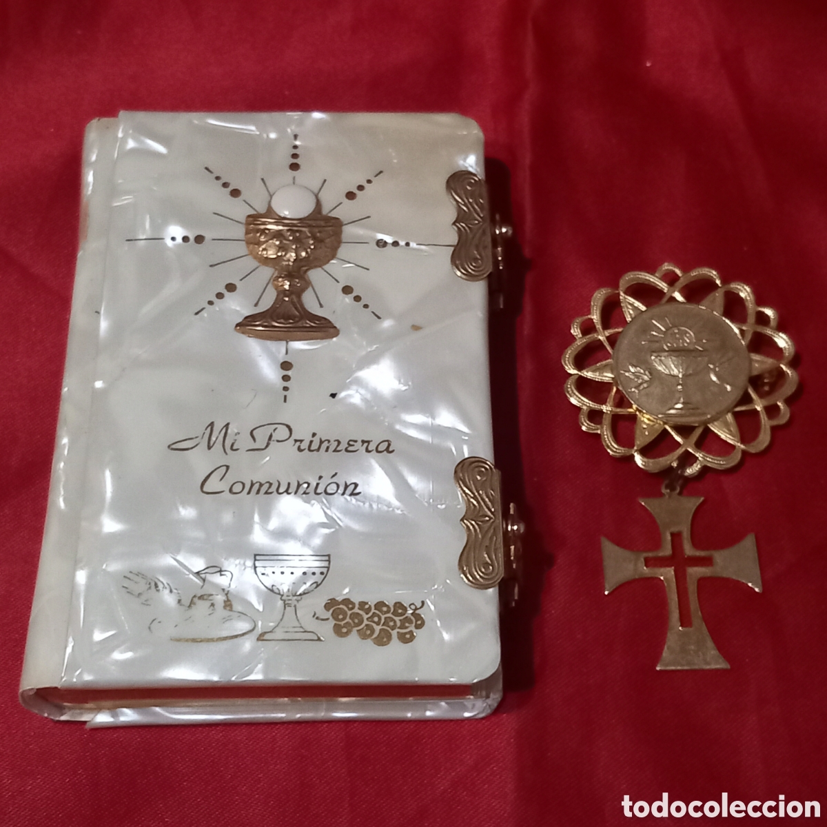 Second hand books: MISALITO/DIVINO JESUS+BROCHE INSIGNIA 1&deg;COMUNION(EXCELENTE ESTADO)