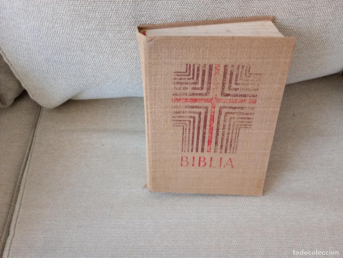 Libros de segunda mano: BIBLIA CON FOTOS LETRA GRANDE
