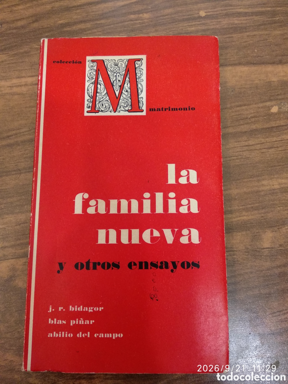 Libros de segunda mano: La familia nueva y otros ensayos