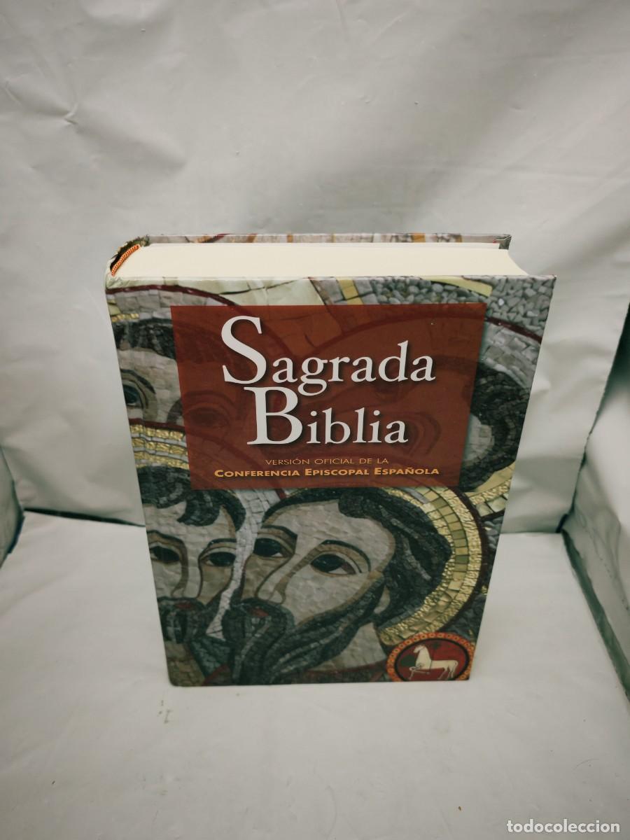 Libros de segunda mano: SAGRADA BIBLIA Versi&oacute;n Oficial de la Conferencia Episcopal Espa&ntilde;ola (2023) Tapa dura al cromo