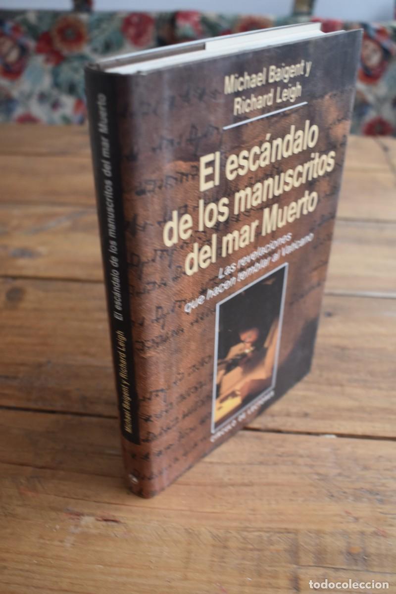 Second hand books: EL ESC&Aacute;NDALO DE LOS MANUSCRITOS DEL MAR MUERTO. Michael Baigent y Richard Leigh.