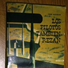 Libros de segunda mano: LOS PILOTOS TAMBIÉN REZAN POR TOM HARMON DE ED. DIFUSIÓN EN BUENOS AIRES 1965