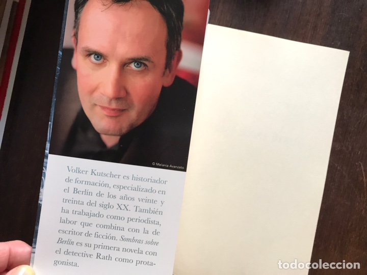 Libros de segunda mano: Sombras sobre Berl&iacute;n. Volker Kutscher - Foto 3