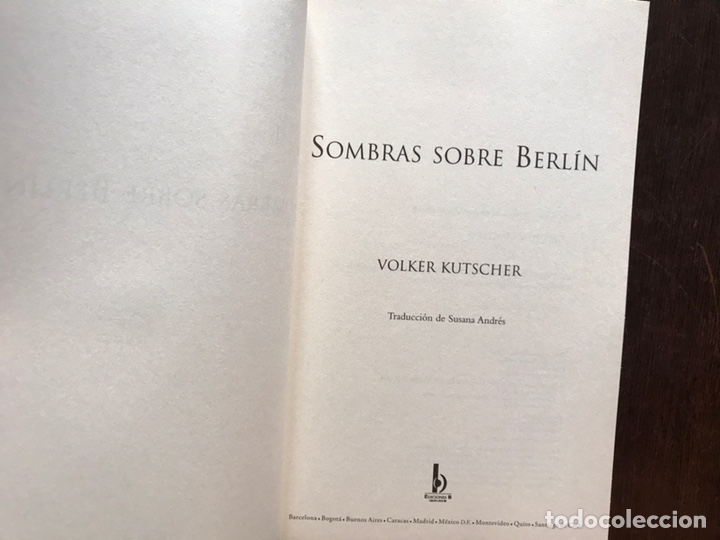 Libros de segunda mano: Sombras sobre Berl&iacute;n. Volker Kutscher - Foto 4