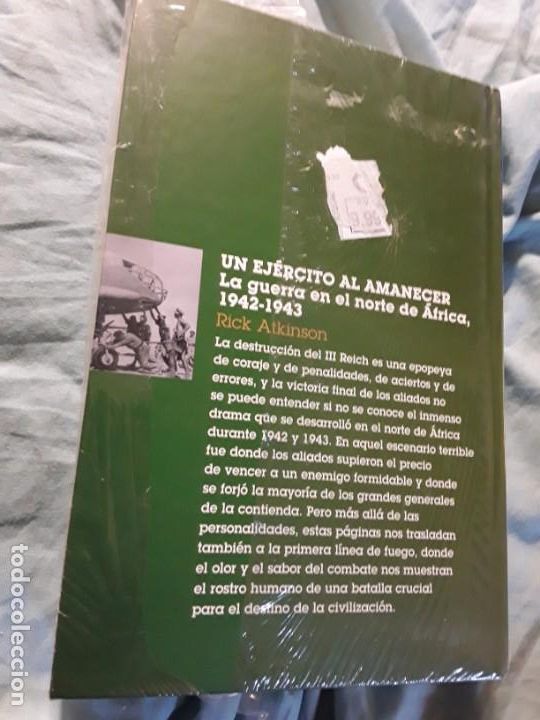 Libros de segunda mano: Un ej&eacute;rcito al amanecer, de Rick Atkinson. Precintado - Foto 2