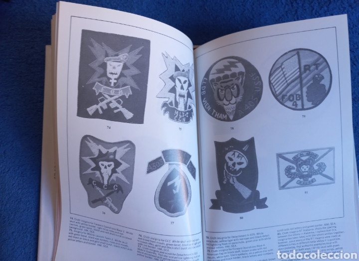 Libros de segunda mano: Libro sobre las Insignias de los Ejercitos de la Guerra de Vietnam - Foto 8