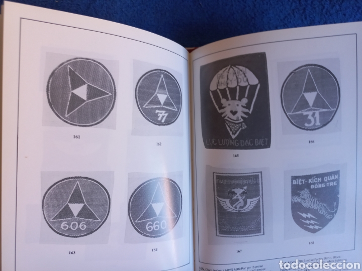 Libros de segunda mano: Libro sobre las Insignias de los Ejercitos de la Guerra de Vietnam - Foto 3