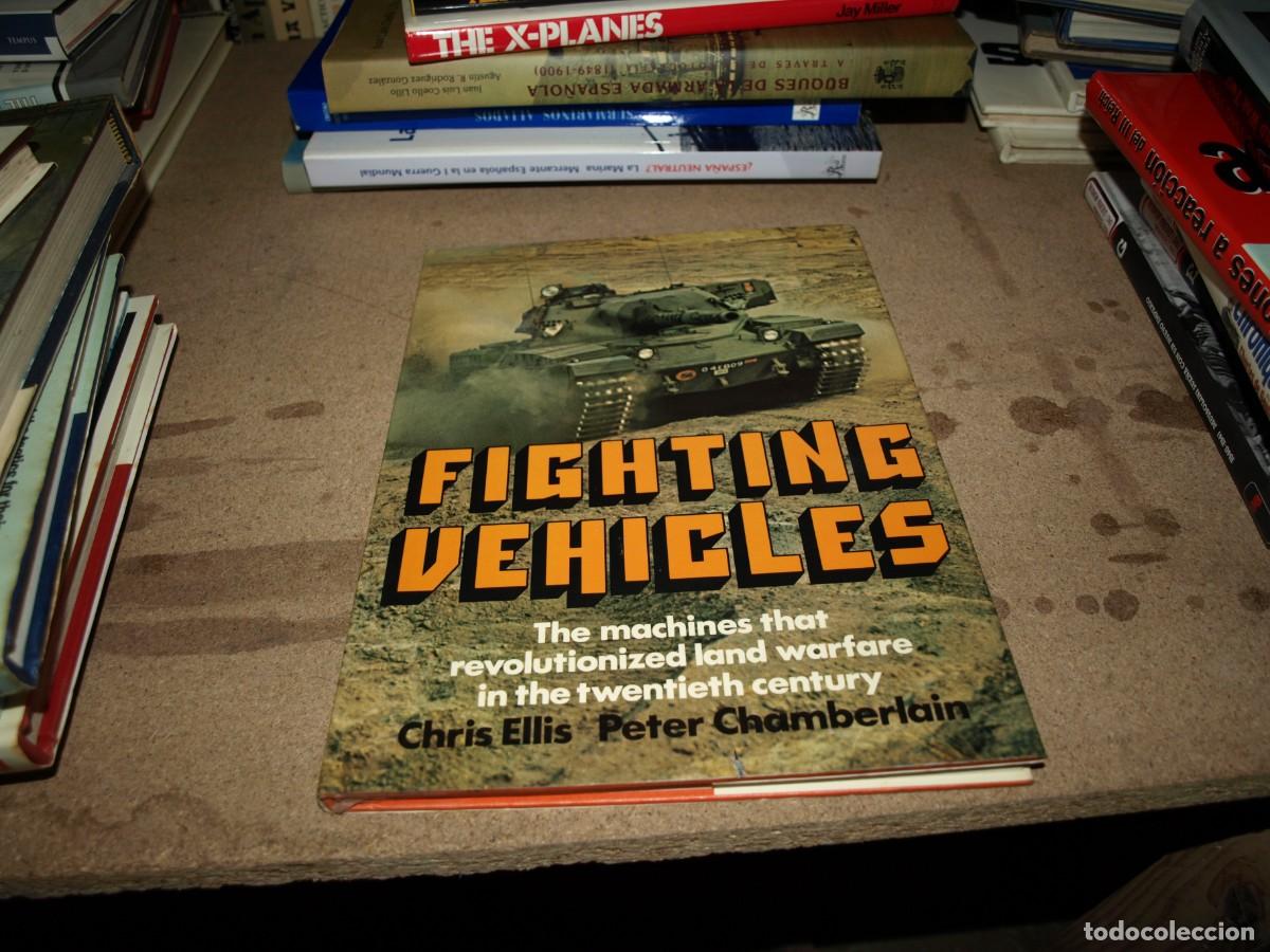 Libros de segunda mano: Chris Ellis, Fighting vehicles, - Foto 1