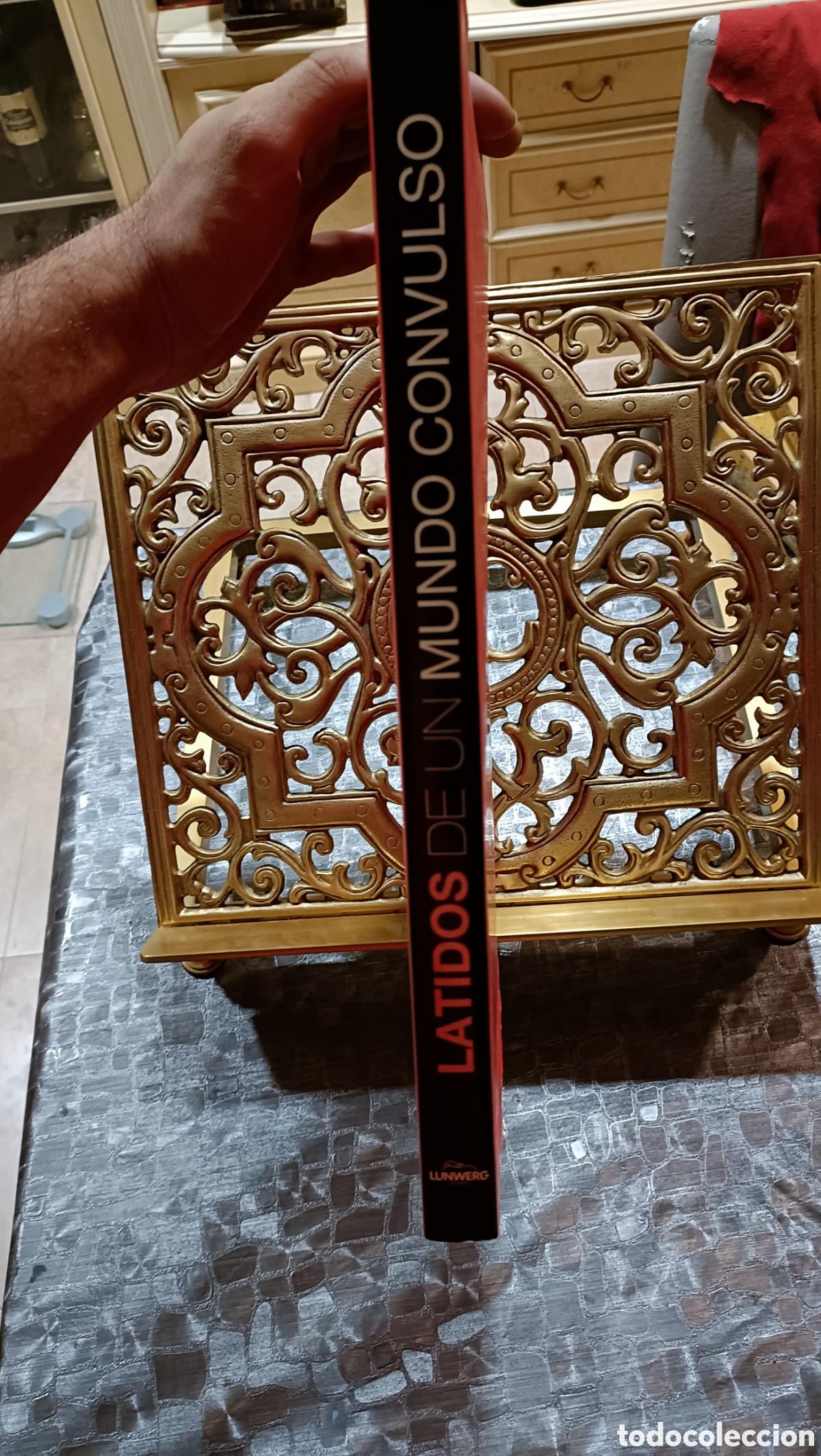 Libros de segunda mano: LATIDOS DE UN MUNDO CONVULSO - Foto 1