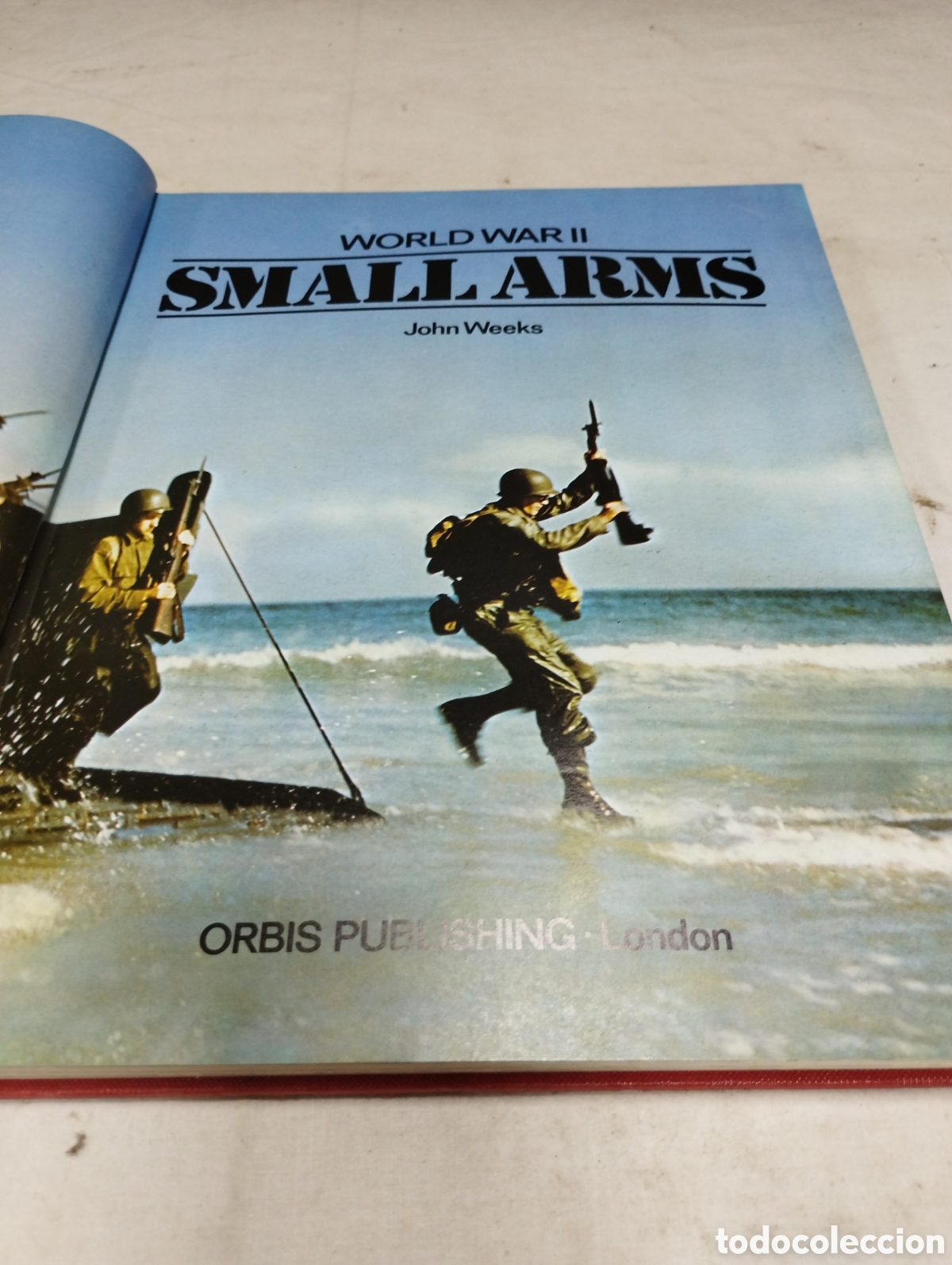 Libros de segunda mano: Word War II small arms. John Weeks, 1979 - Foto 2