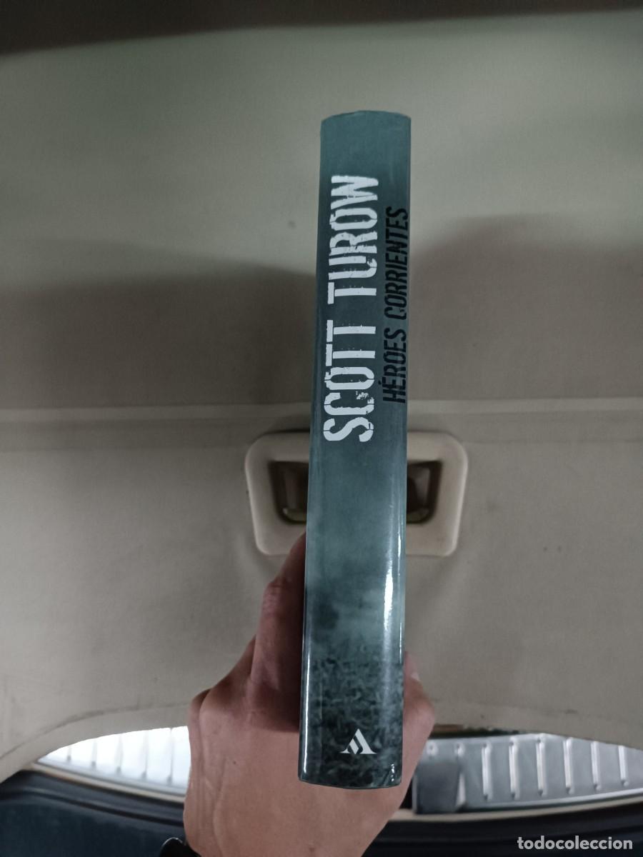 Libros de segunda mano: H&eacute;roes corrientes - Scott Turow - Foto 3