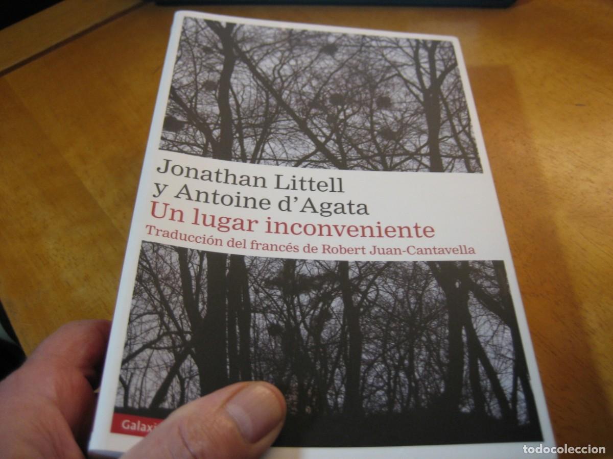 Libros de segunda mano: Un lugar inconveniente - Jonathan Littell y Antoine d'Agata, UCRANIA LUGARES DE MASACRES NUEVO!!