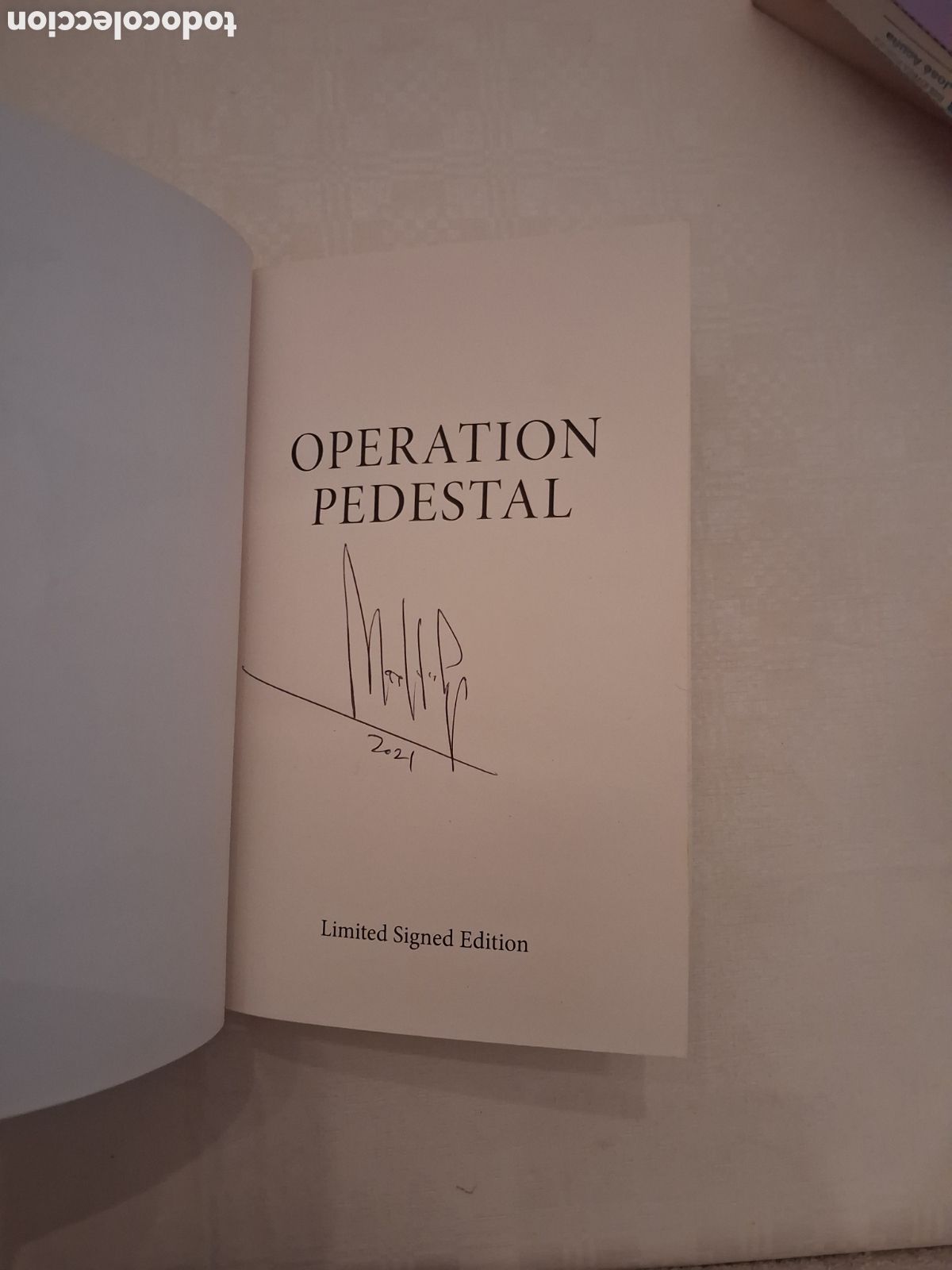 Libros de segunda mano: Operation Pedestal, Max Hastings (signed by author) - Foto 2