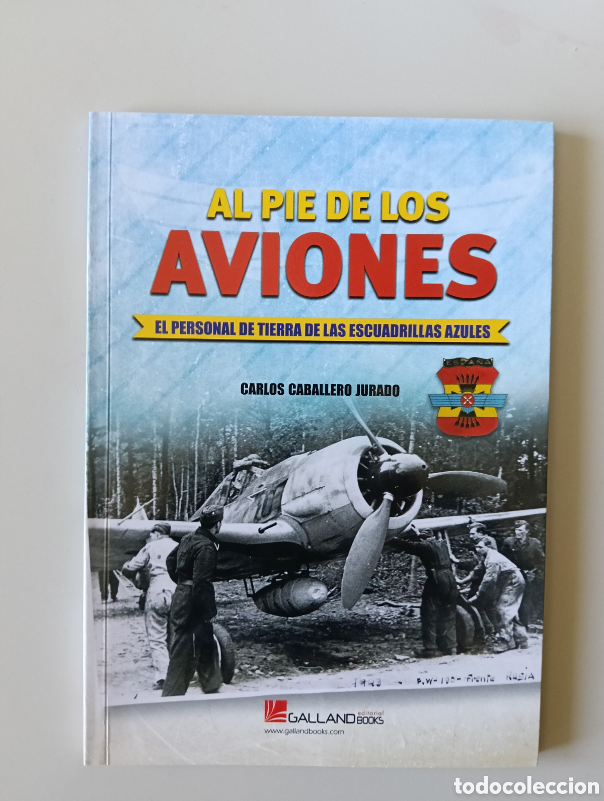 Libros de segunda mano: Al pie de los aviones. El personal de tierra de las Escuadrillas Azules. Carlos Caballero Jurado