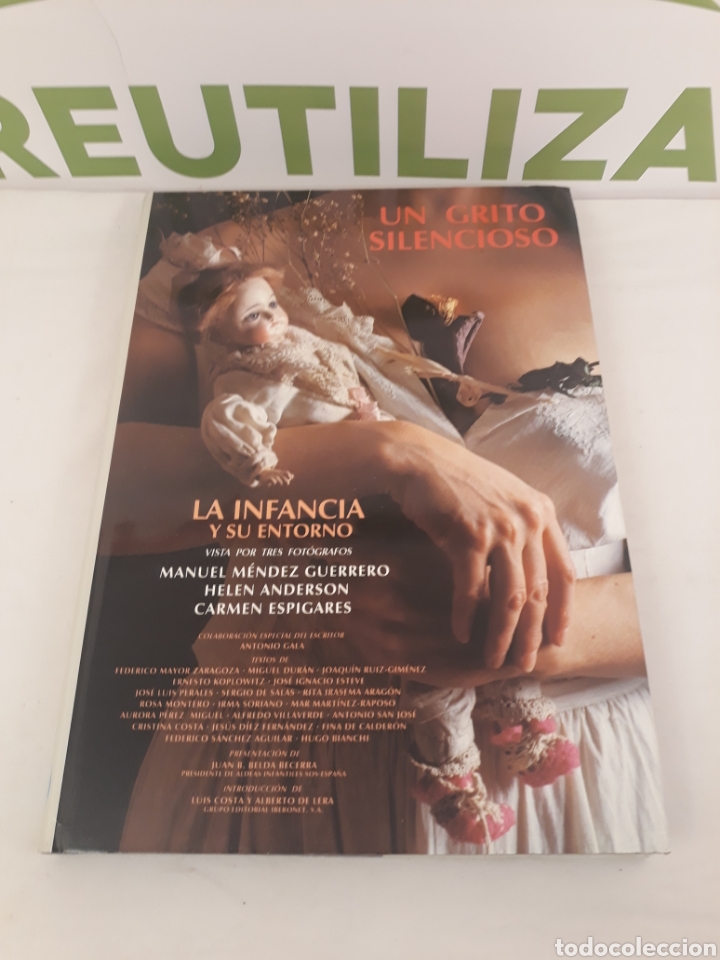 Libros de segunda mano: Un grito silencioso. La infancia y su entorno vista por tres fotografos.