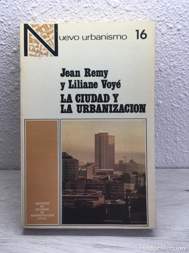 Second hand books: J. Remy, L. Voy&eacute;. La ciudad y la urbanizaci&oacute;n