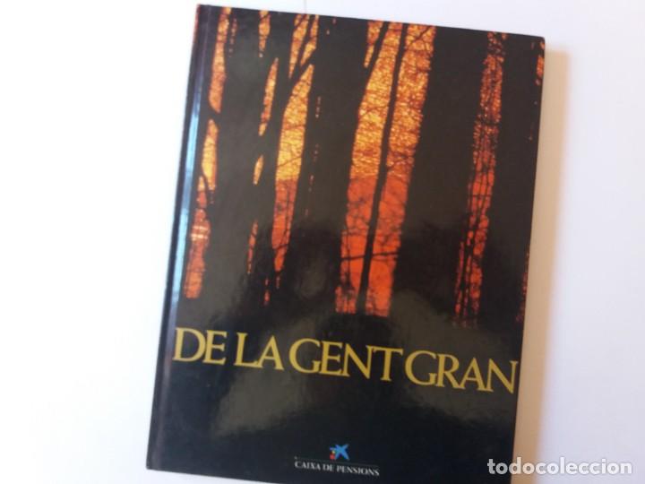 Libros de segunda mano: DE LA GENT GRAN VERSI&Oacute; CATALA - Foto 1