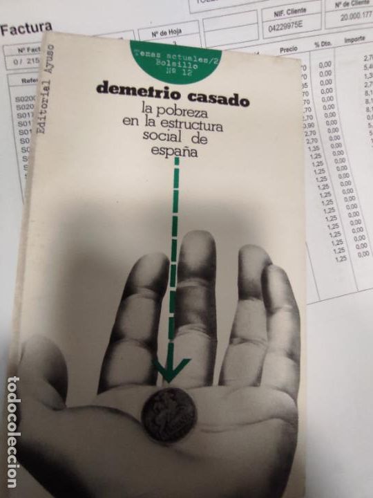 Libri di seconda mano: CASADO Demetrio. - LA POBREZA EN LA ESTRUCTURA SOCIAL DE ESPA&Ntilde;A.