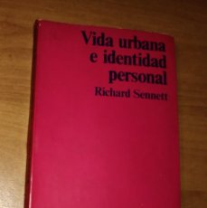 Libros de segunda mano: RICHARD SENNETT - VIDA URBANA E IDENTIDAD PERSONAL - PENÍNSULA, 1975 [PRIMERA EDICIÓN EN ESPAÑA]