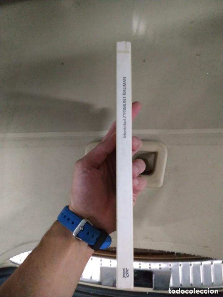 Libros de segunda mano: Identidad - Zygmunt Bauman. Losada - Foto 3