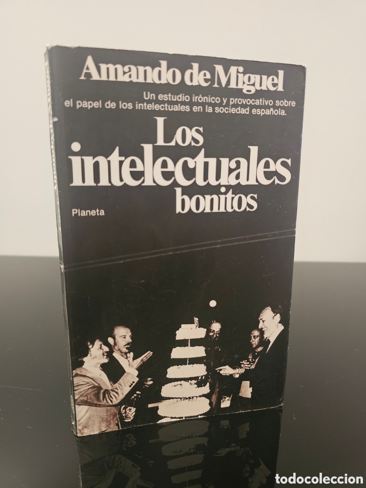 Libros de segunda mano: AMANDO DE MIGUEL - LOS INTELECTUALES BONITOS - Foto 1