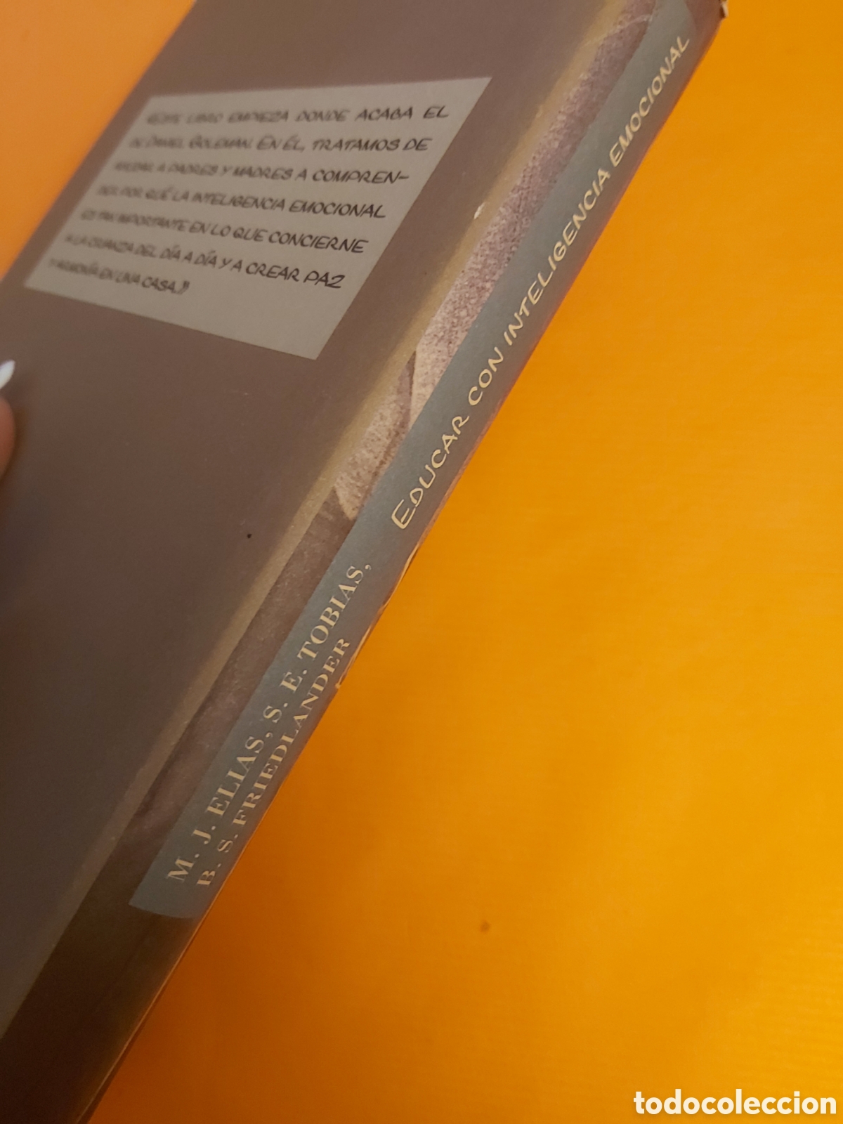 Libros de segunda mano: EDUCAR CON INTELIGENCIA EMOCIONAL VVAA C&Iacute;RCULO DE LECTORES 2000 - Foto 2