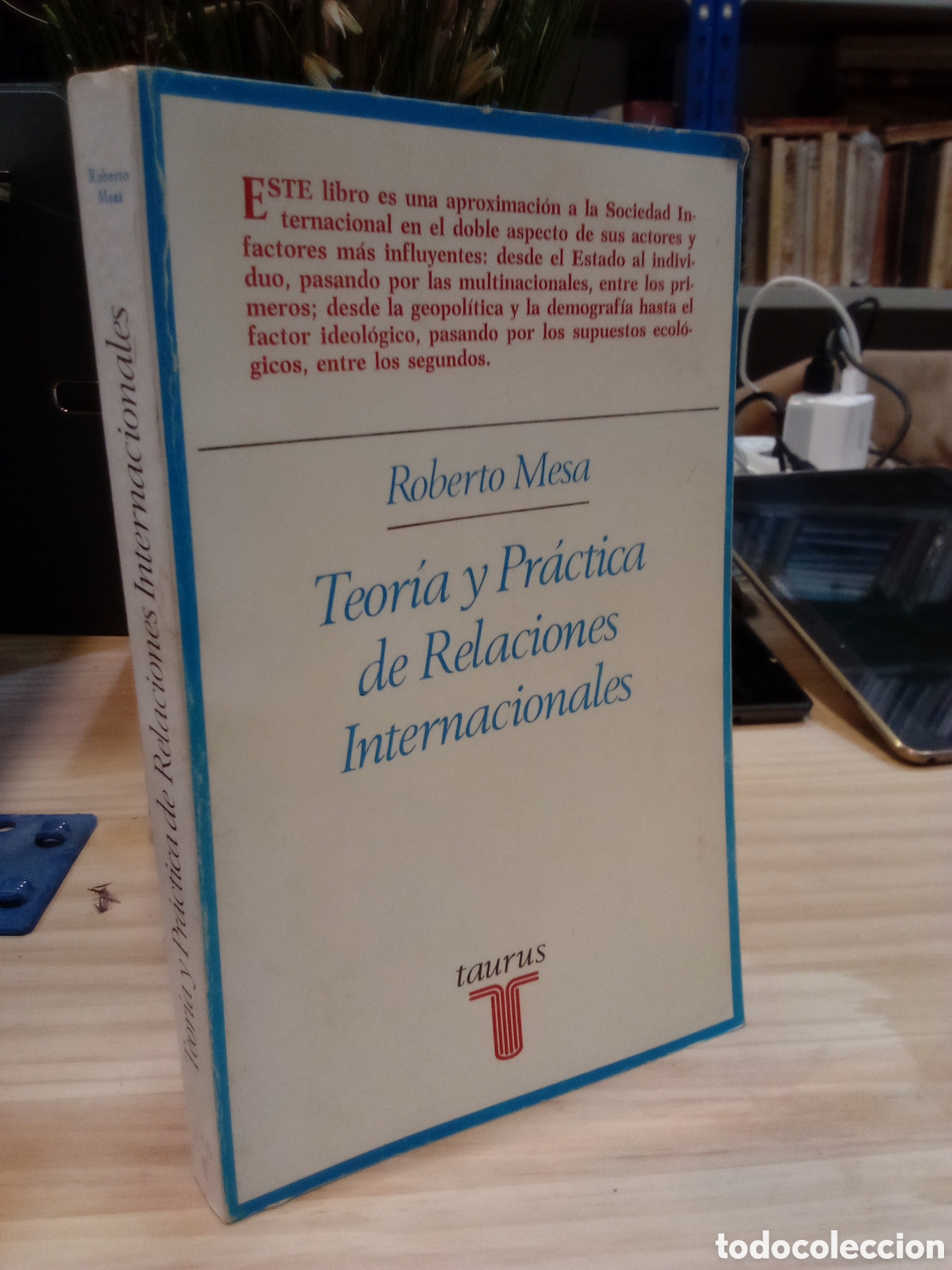 Libros de segunda mano: Roberto Mesa - Teoria y practica de relaciones internacionales