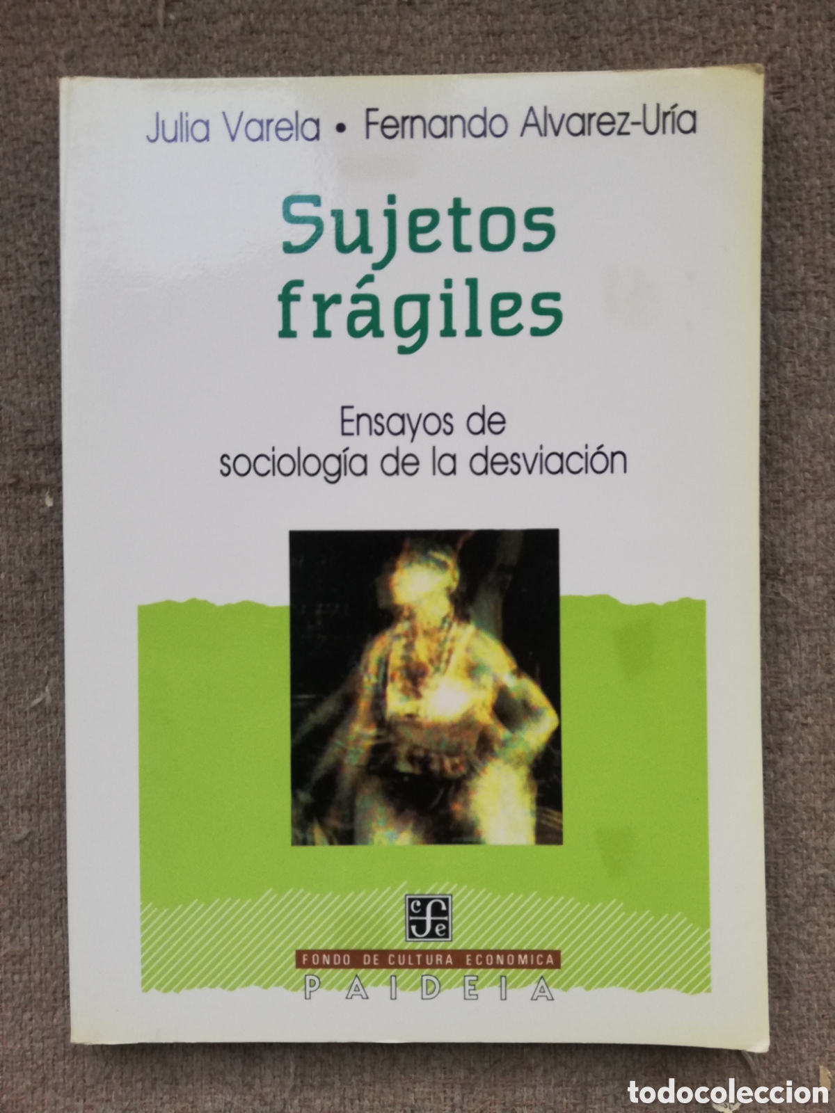 Second hand books: Sujetos fr&aacute;giles. Ensayos de sociolog&iacute;a de la desviaci&oacute;n, de Julia Varela y Fernando &Aacute;lvarez-Ur&iacute;a