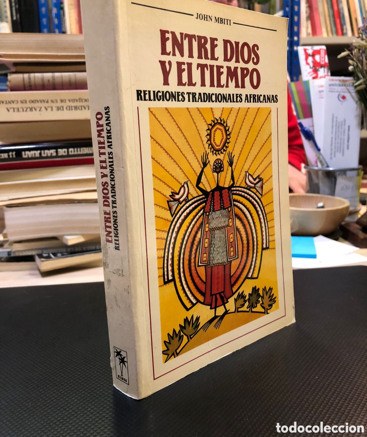 Second hand books: Entre dios y el tiempo. Religiones tradicionales africanas - John Mbiti