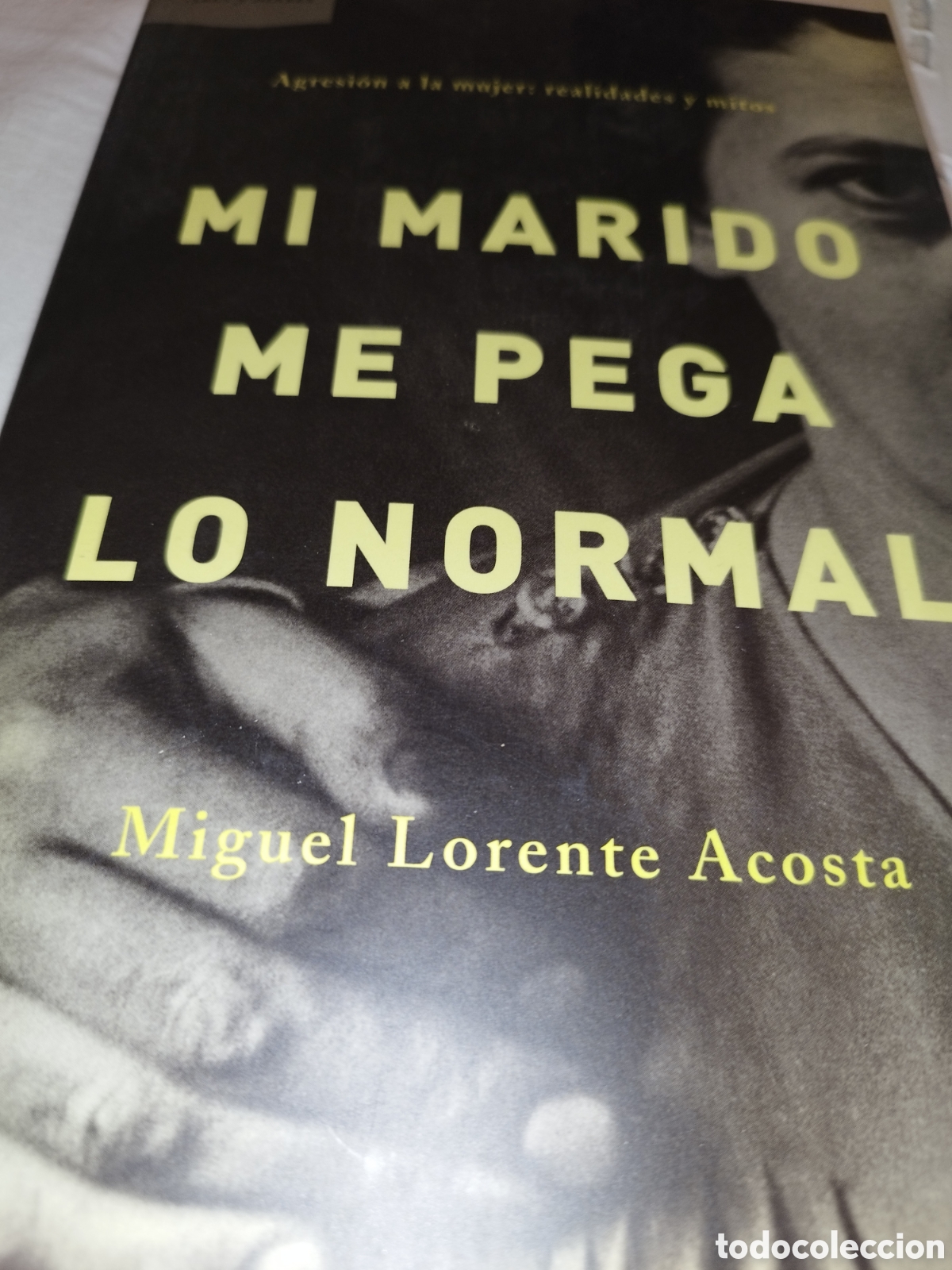 Libros de segunda mano: LORENTE ACOSTA: MI MARIDO ME PEGA LO NORMAL. ED. CRITICA, ARES Y MARES, 2001 PRIMERA EDICION.