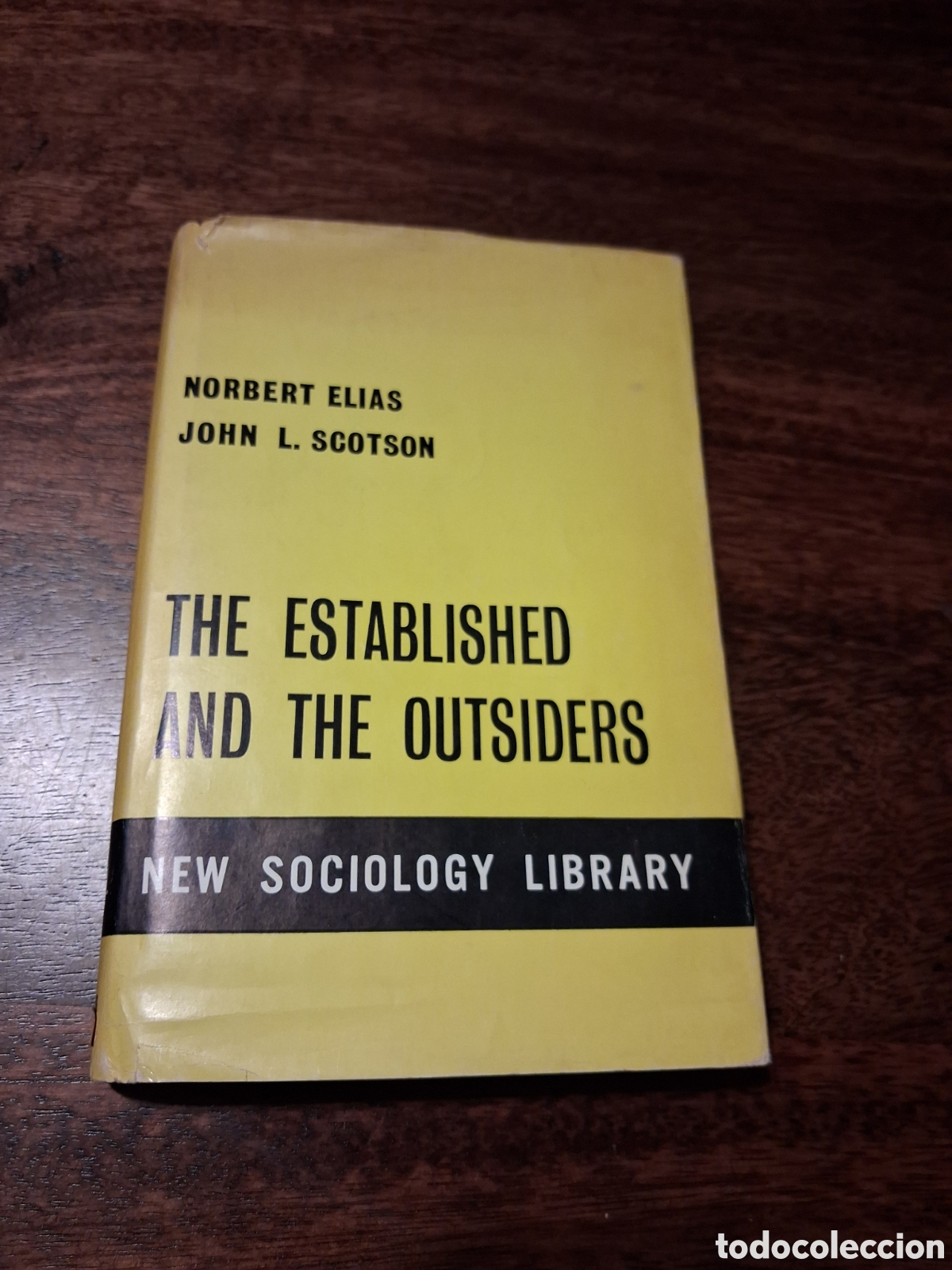 Libros de segunda mano: The Established and the Outsiders, Norbert Elias, &&nbsp;John L. Scotson