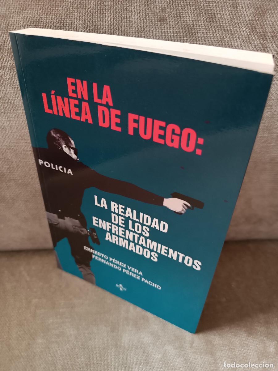 Libros de segunda mano: E. P&Eacute;RERZ VERA Y F. P&Eacute;REZ PACHO - EN LA L&Iacute;NEA DE FUEGO - TECNOS, 2014 - BUEN EJEMPLAR