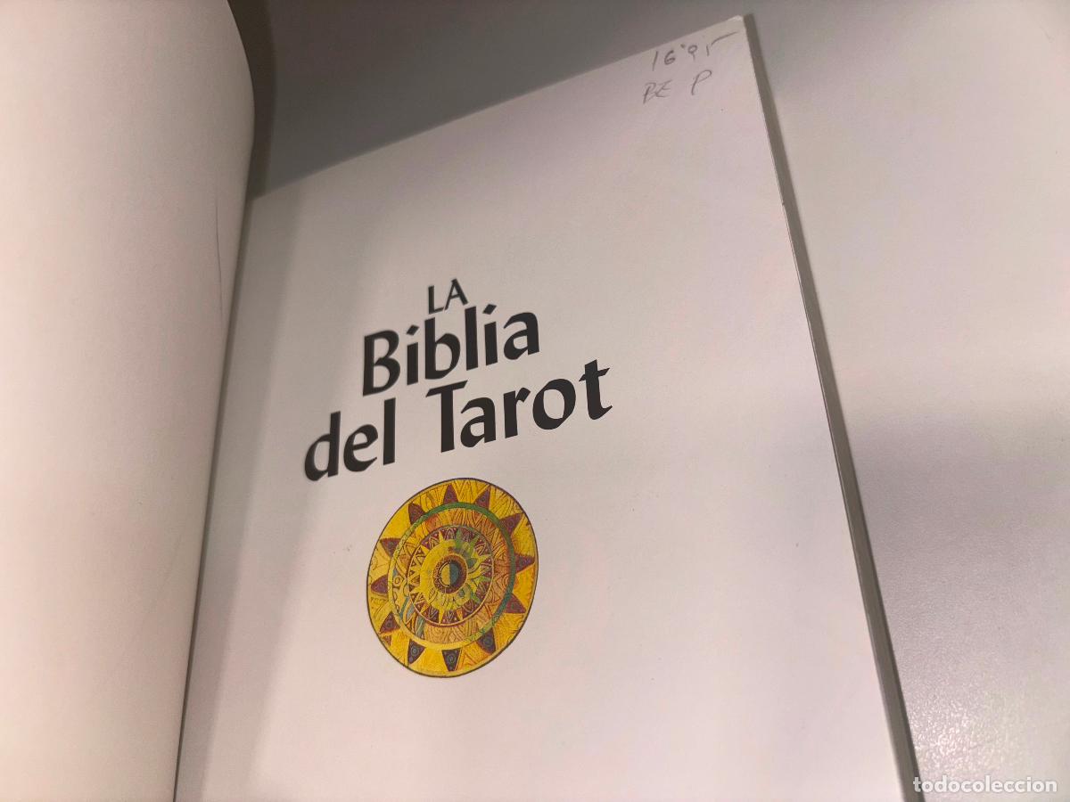 Libros de segunda mano: LA BIBLIA DEL TAROT - SARAH BARTLETT - CIRCULO LECTORES 2015 - Foto 2