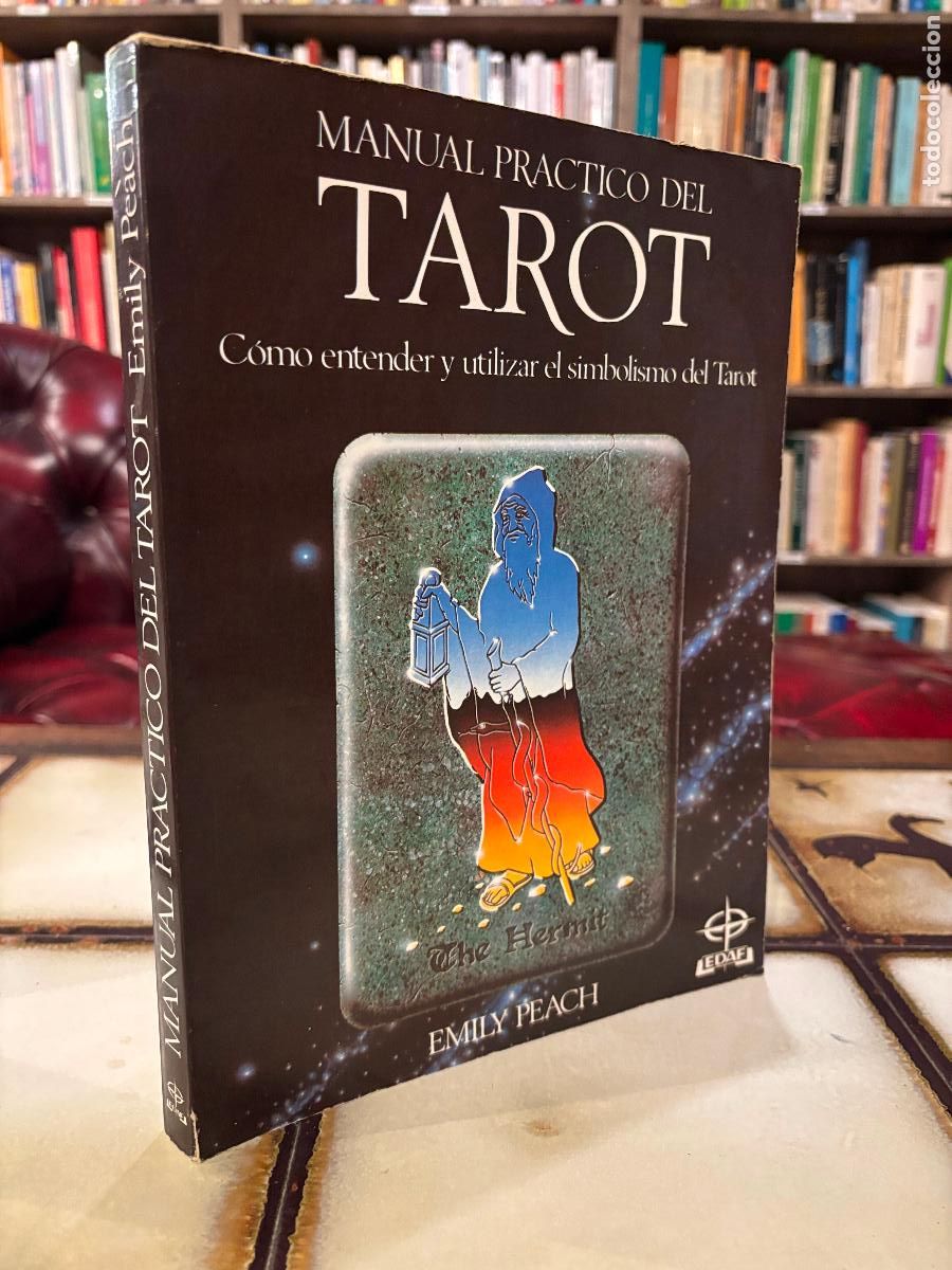Libros de segunda mano: Manual pr&aacute;ctico del Tarot. Emily Peach. - Foto 1
