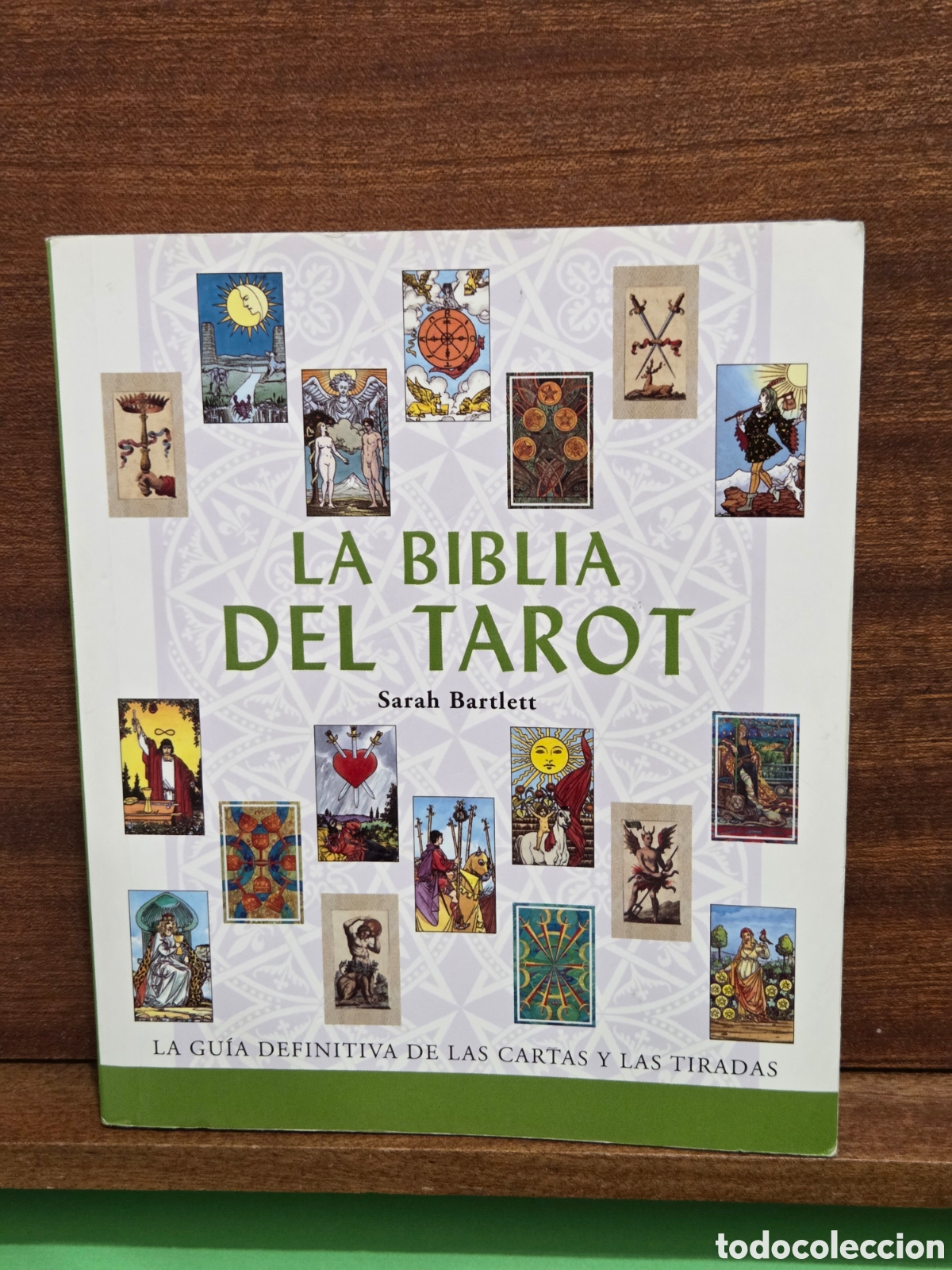 Libros de segunda mano: &rdquo;&rdquo;LA BIBLIA DEL TAROT&rdquo;&rdquo;...LA GUIA DEFINITIVA DE LAS CARTAS Y LAS TIRADAS...SARAH BARTLETT...2008...