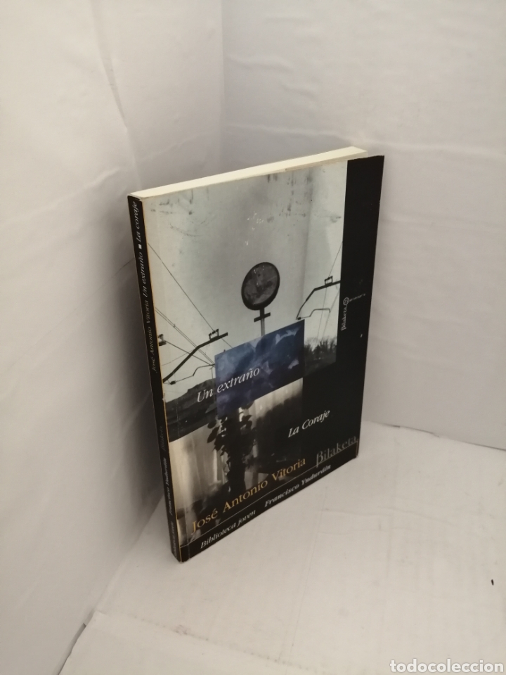 Libros de segunda mano: Un Extra&ntilde;o. La Coraje (Dos textos teatrales) PRIMERA EDICI&Oacute;N - Foto 3