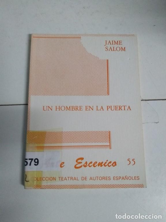 Libros de segunda mano: Un hombre en la puerta - Jaime Salom - Foto 1