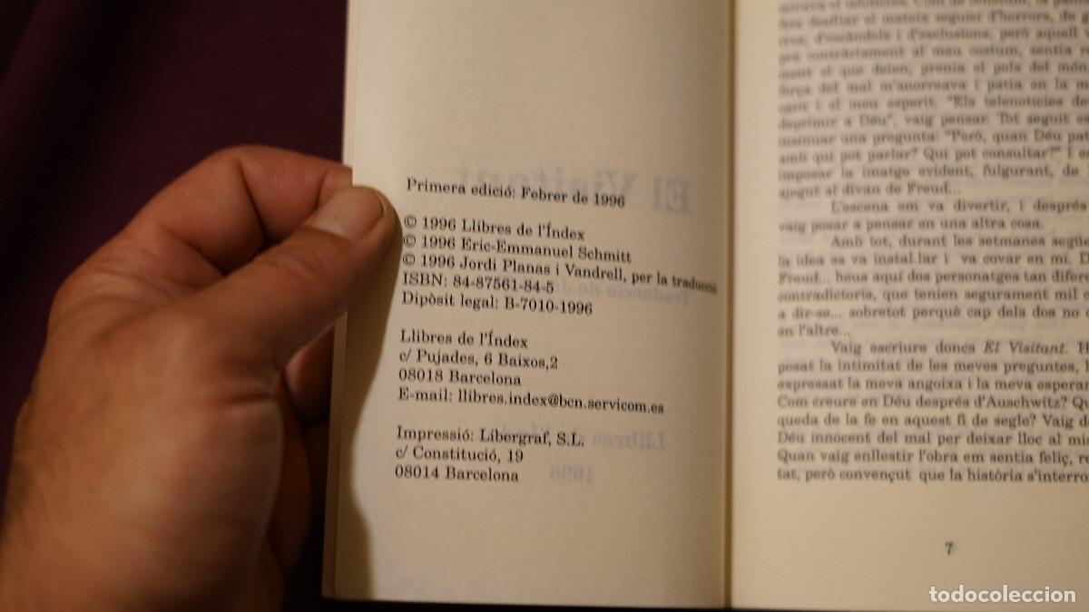 Libros de segunda mano: Eric-Emmanuel Schmitt - El visitant - Llibres de lindex 1996 - Foto 2