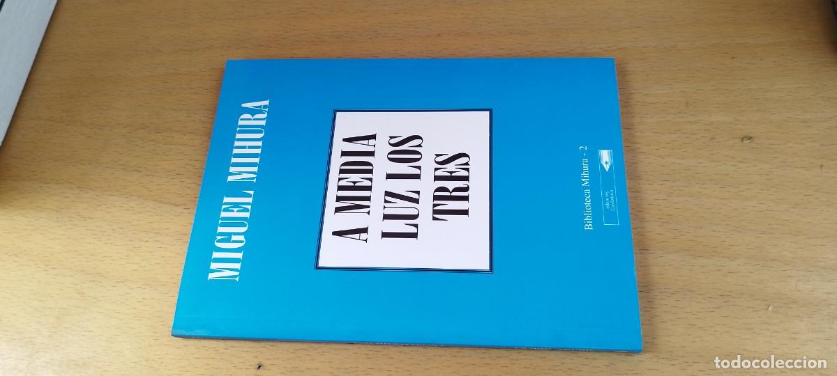 Libros de segunda mano: A MEDIA LUZ LOS TRES / MIGUEL MIHURA / KARA 32 / CARDE&Ntilde;OSO
