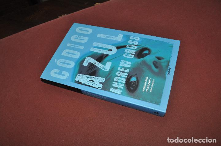 Libros de segunda mano: c&oacute;digo azul - andrew gross - umbriel - NNB - Foto 1