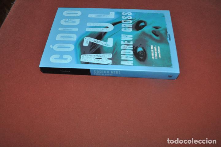 Libros de segunda mano: c&oacute;digo azul - andrew gross - umbriel - NNB - Foto 2