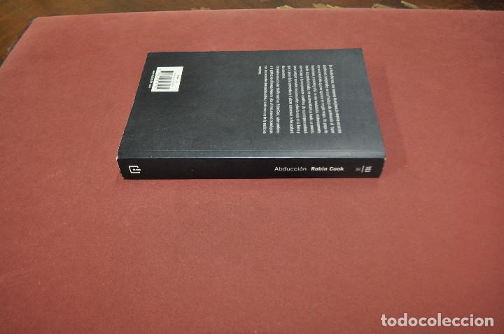 Libros de segunda mano: Abducci&oacute;n - Robin Cook -DEBOLSILLO - Foto 2