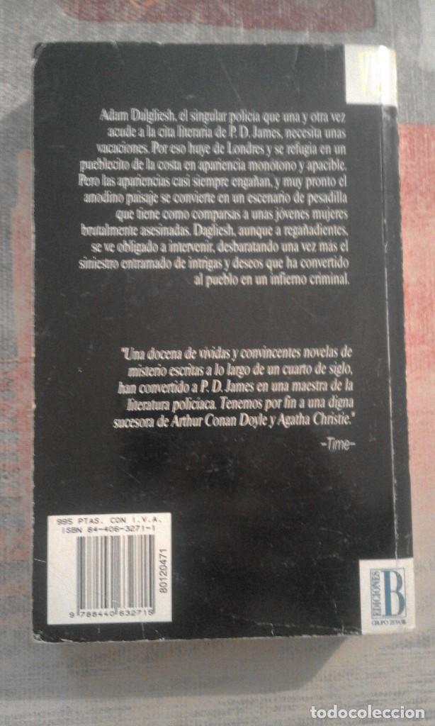 Libros de segunda mano: Intrigas y deseos - P.D. James - Foto 2